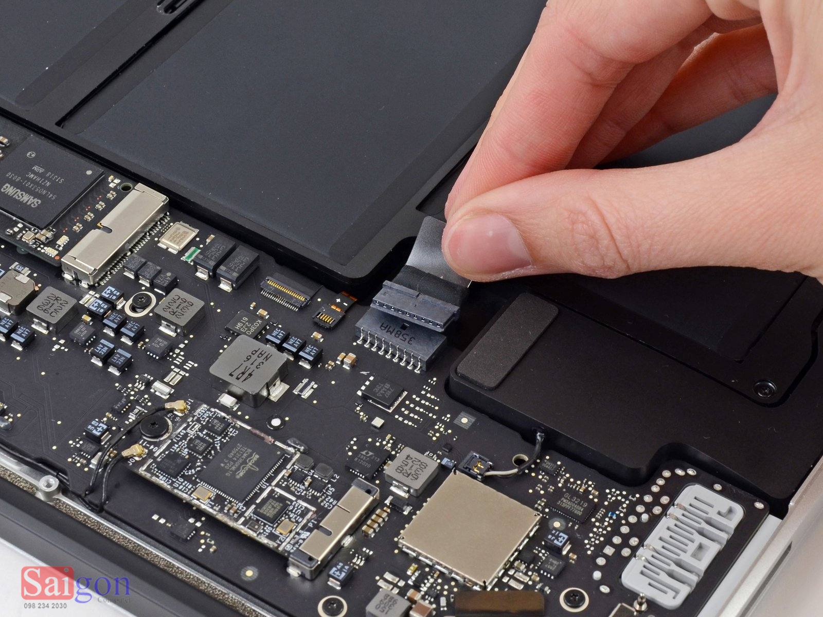 Hướng dẫn thay pin Macbook Air 13 inch 2014 tại nhà