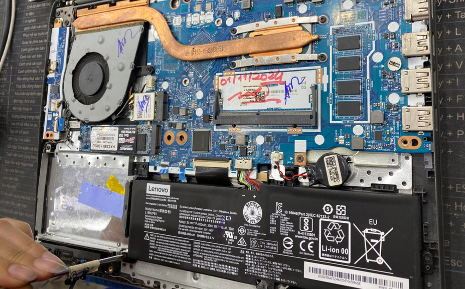 đặt lịch thay pin laptop