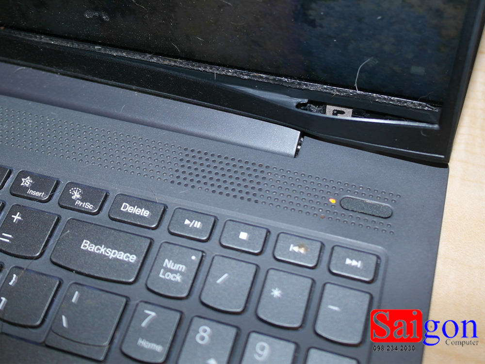 Địa Chỉ Sửa Bản Lề Lenovo Tại HCM