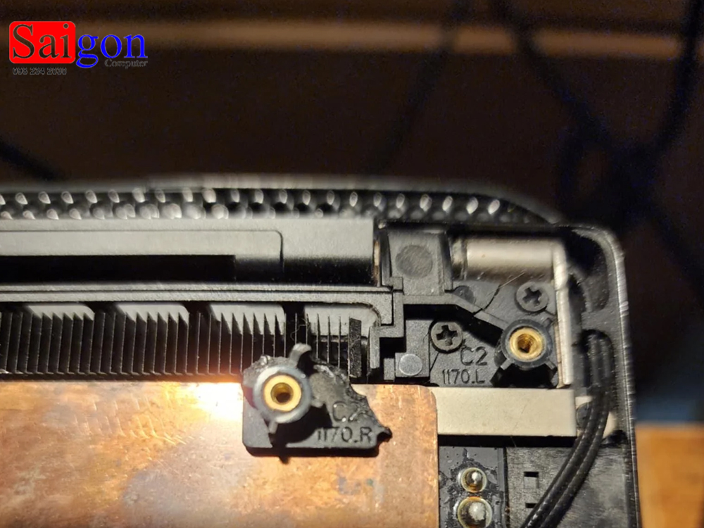 Địa Chỉ Sửa Bản Lề Razer Tại HCM