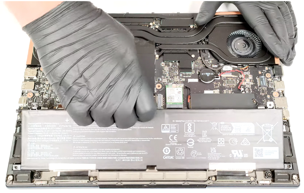 Hướng dẫn thay pin cho laptop MSI Stealth 16 AI Studio A1V