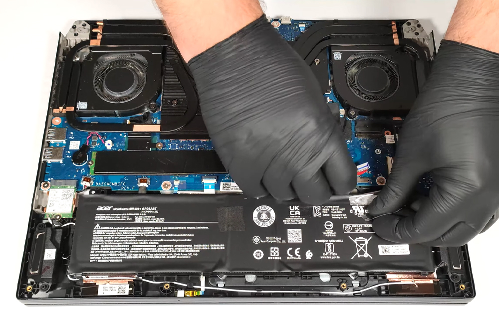 Hướng dẫn thay pin Acer Predator Helios 16 PH16-72