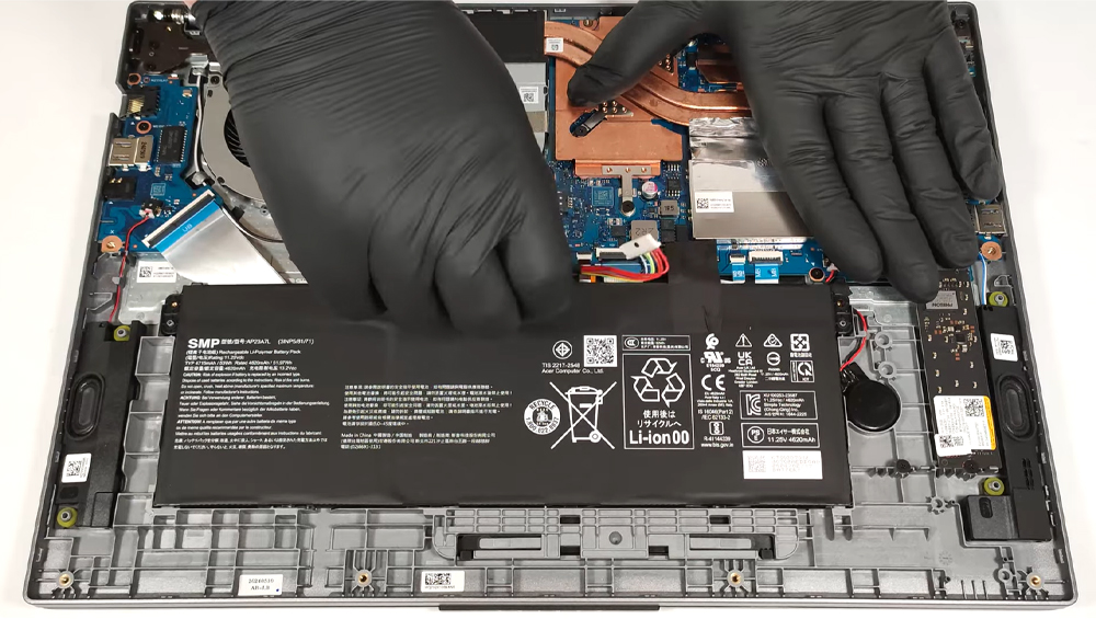 Hướng dẫn thay pin laptop Acer Aspire 16 A16-51GM