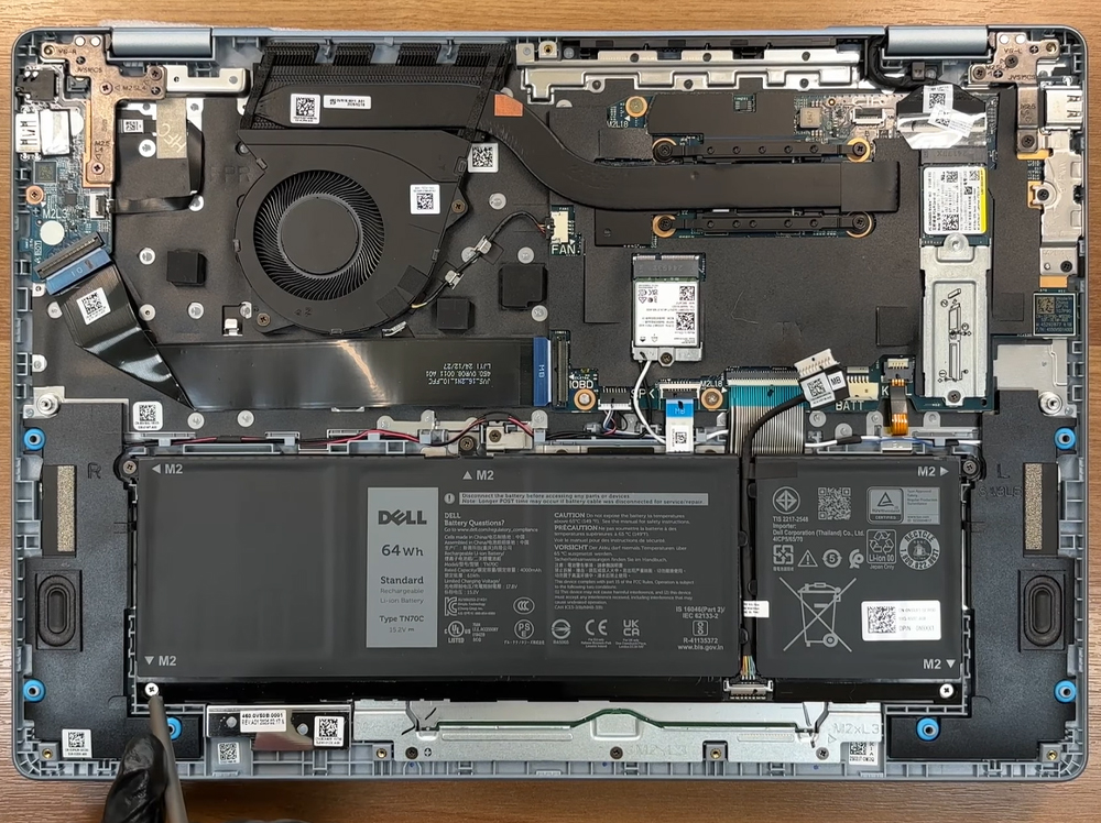 Hướng dẫn thay pin cho Dell 16 Plus DB1625