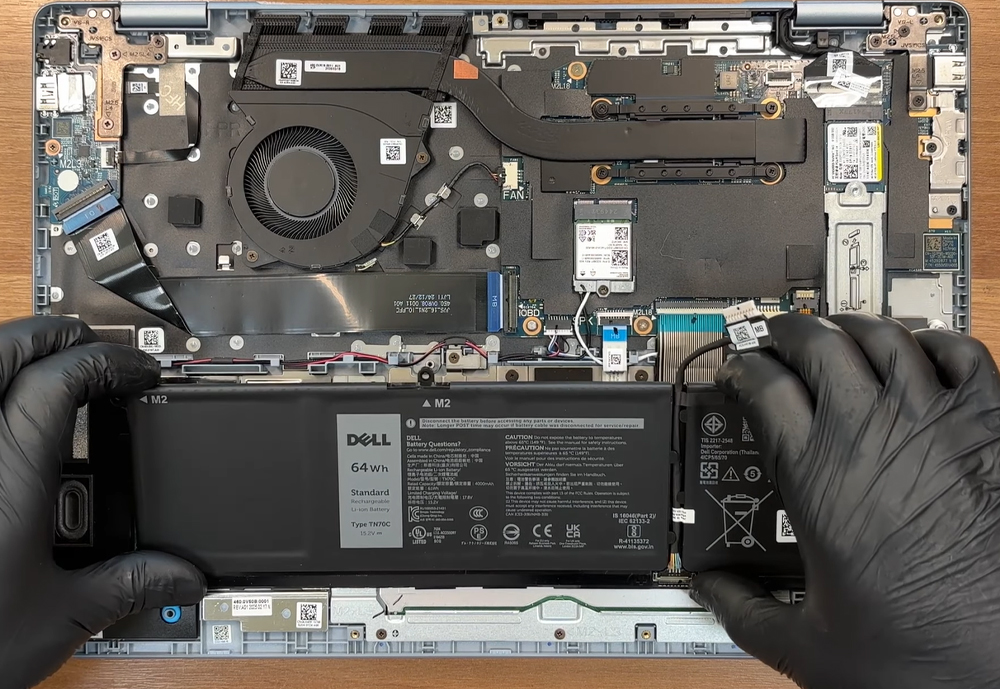 Hướng dẫn thay pin cho Dell 16 Plus DB1625