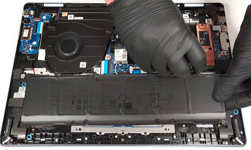 Hướng dẫn thay pin cho Laptop Dell Inspiron 16 Plus 7640 