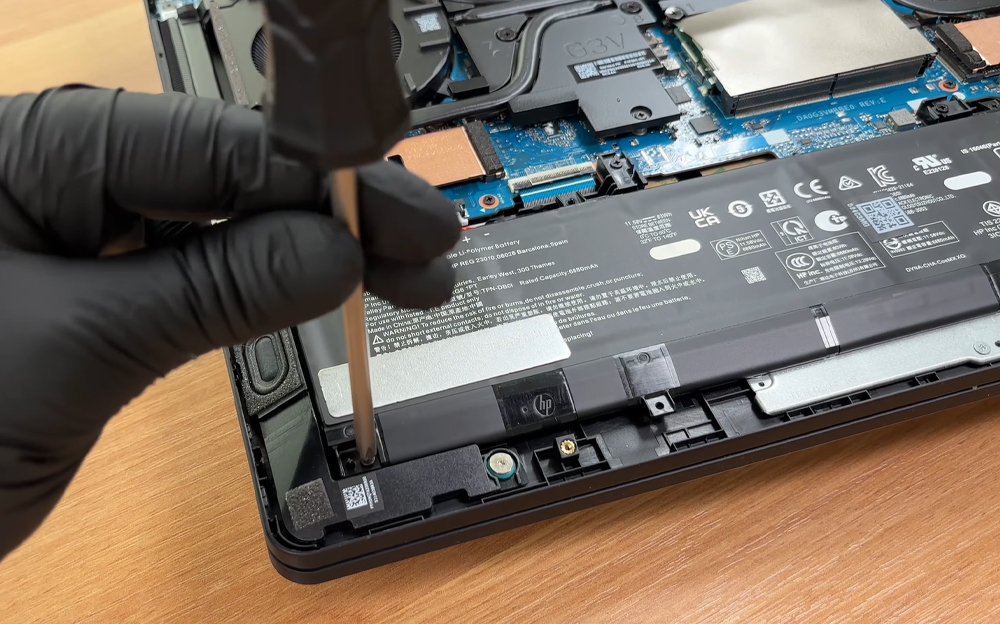 Hướng dẫn thay pin laptop HP OMEN 16-ap0000