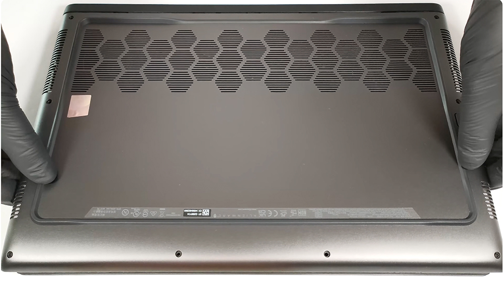 Hướng dẫn thay pin laptop Dell Alienware m16 R2
