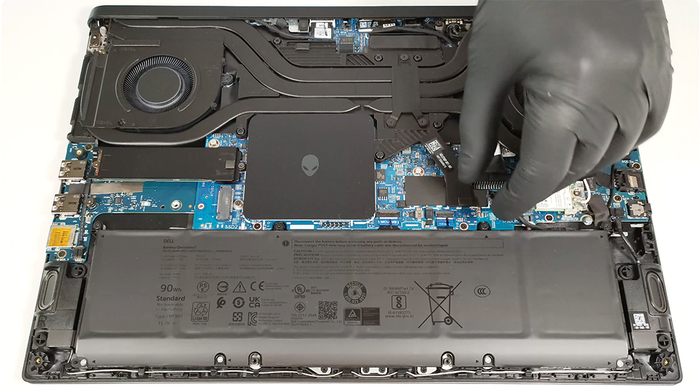 Hướng dẫn thay pin laptop Dell Alienware m16 R2