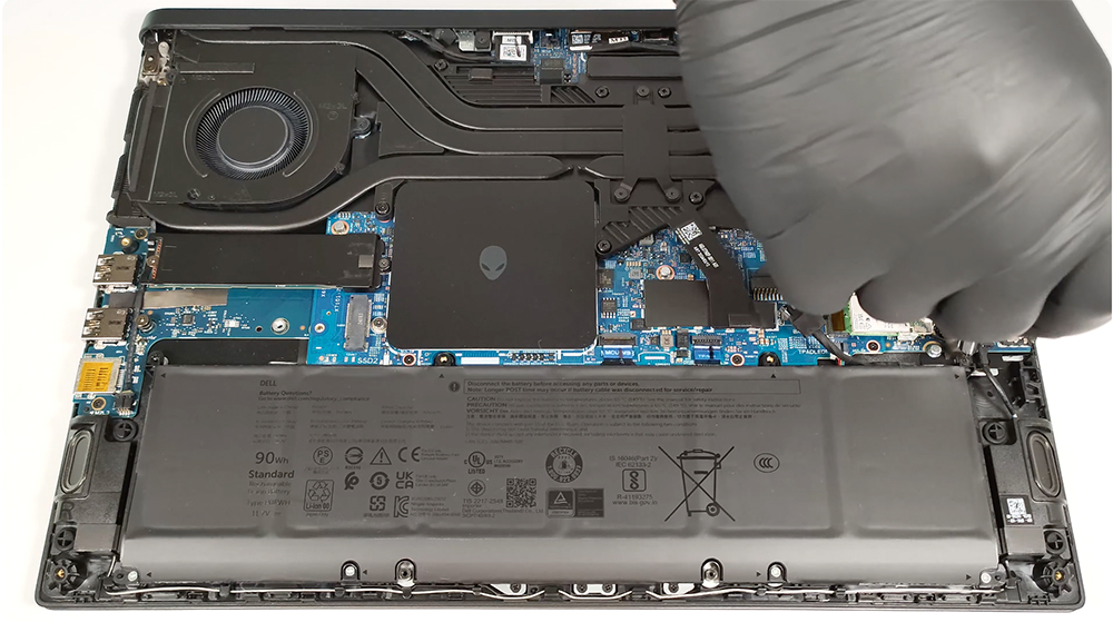 Hướng dẫn thay pin laptop Dell Alienware m16 R2