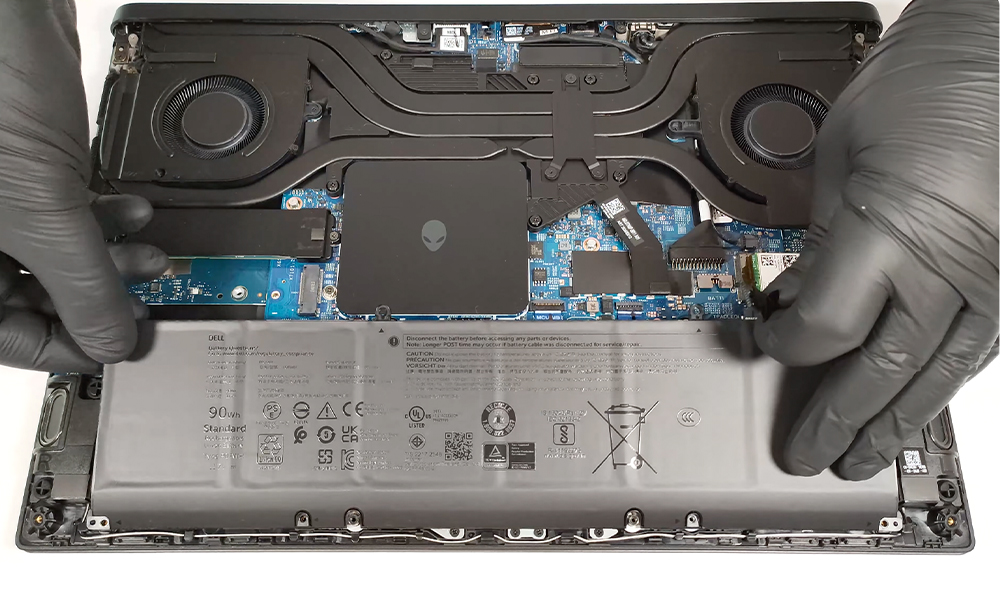 Hướng dẫn thay pin laptop Dell Alienware m16 R2