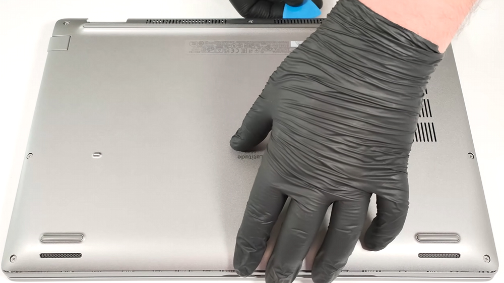 Hướng dẫn thay pin cho Dell Latitude 15 5540