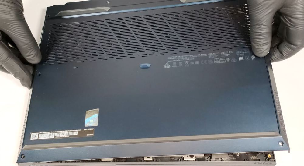 Hướng dẫn thay pin cho laptop MSI Stealth 14 AI Studio A1V