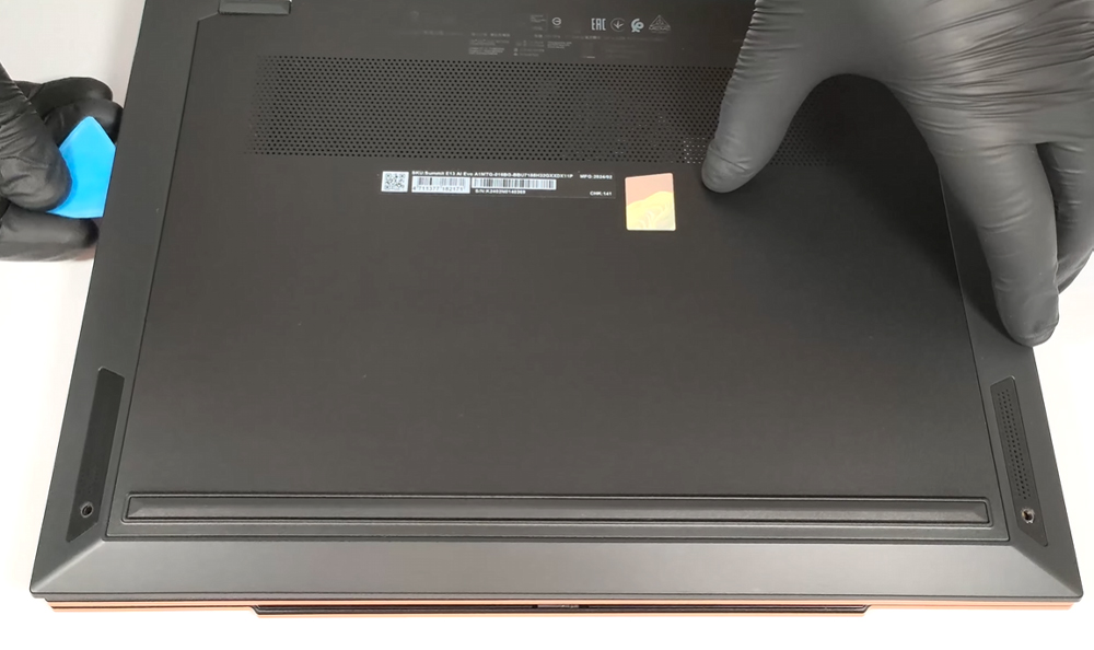 Hướng dẫn thay pin cho MSI Summit E13 AI Evo A1M