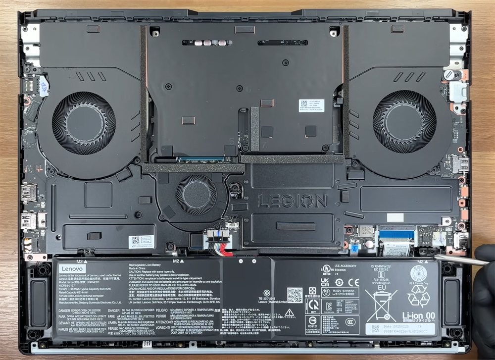 Hướng dẫn thay pin laptop Lenovo Legion Pro 7i Gen 10 16inch Intel