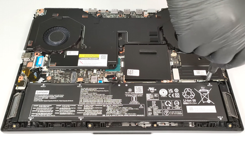Hướng dẫn thay pin laptop Lenovo Legion Pro 7i 16inch Gen 9