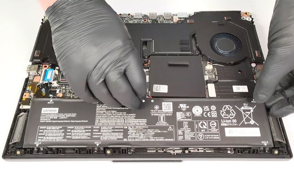 Hướng dẫn thay pin laptop Lenovo Legion Pro 7i 16inch Gen 9