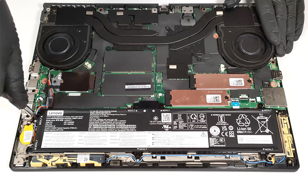 Hướng dẫn thay pin Lenovo ThinkPad P16v Gen 2