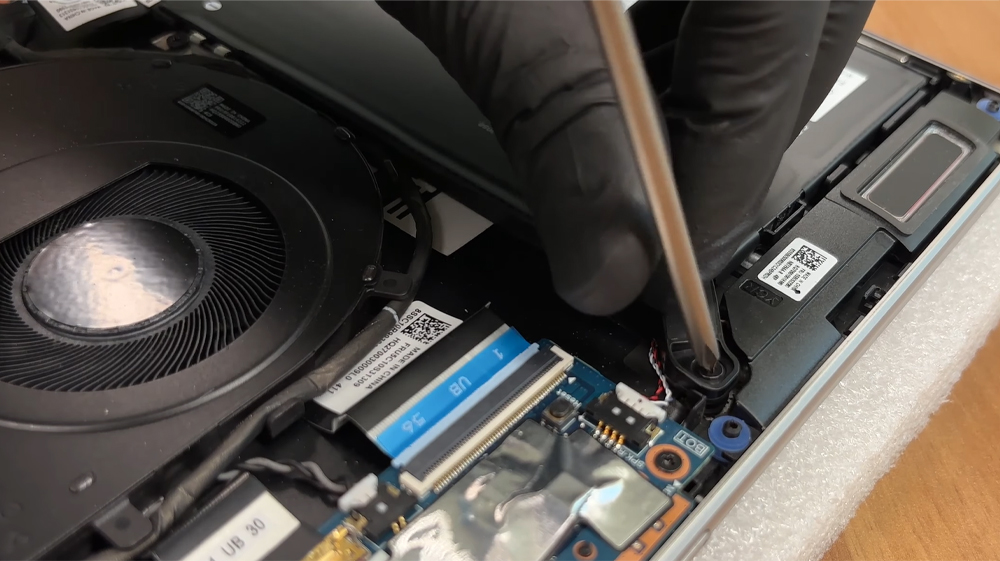 Hướng dẫn thay pin cho Lenovo Yoga 7i 2-in-1 14 inch Gen 10