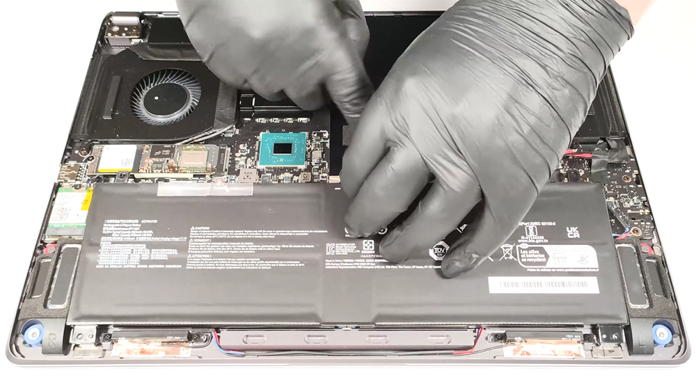 Hướng dẫn thay pin cho MSI Creator Z16 HX Studio A13V