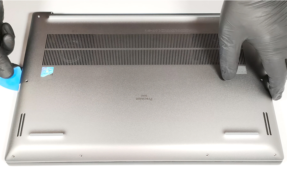 Hướng dẫn vệ sinh laptop Dell Precision 5690