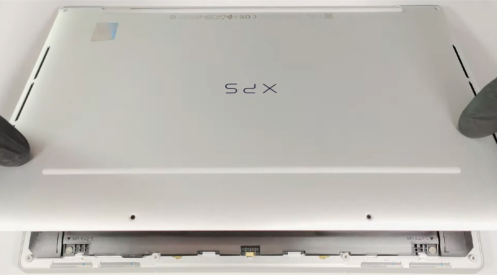 Hướng dẫn vệ sinh laptop Dell XPS 13 9345