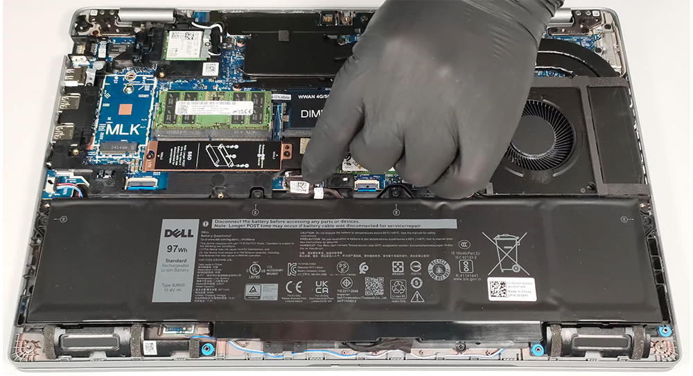 Hướng dẫn vệ sinh laptop Dell Precision 3591