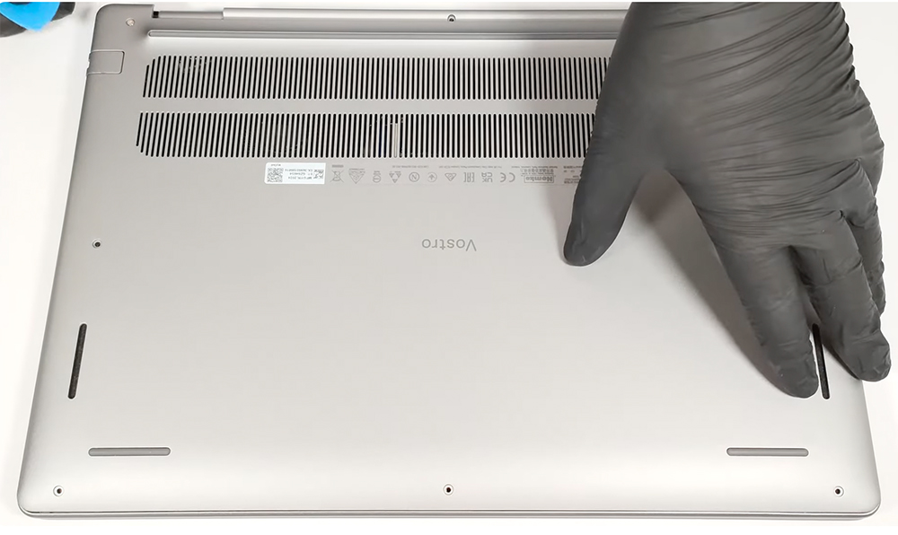 Hướng dẫn vệ sinh laptop Dell Vostro 5640