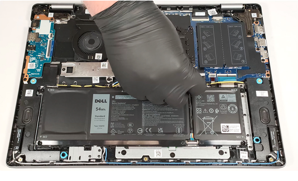 Hướng dẫn vệ sinh laptop Dell Vostro 5640