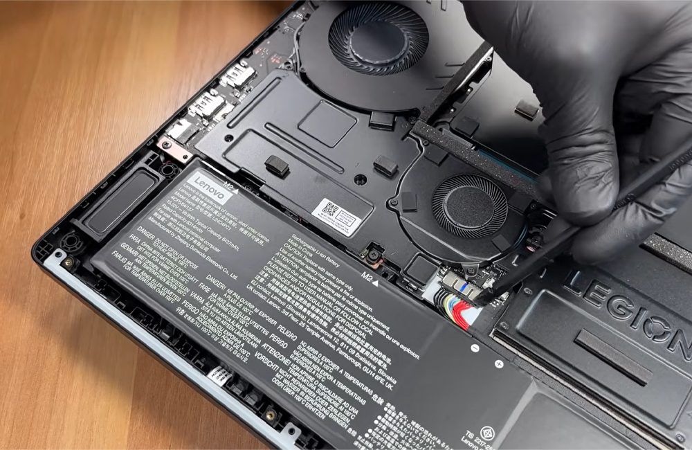Hướng dẫn vệ sinh laptop Lenovo Legion Pro 7i Gen 10 16inch Intel