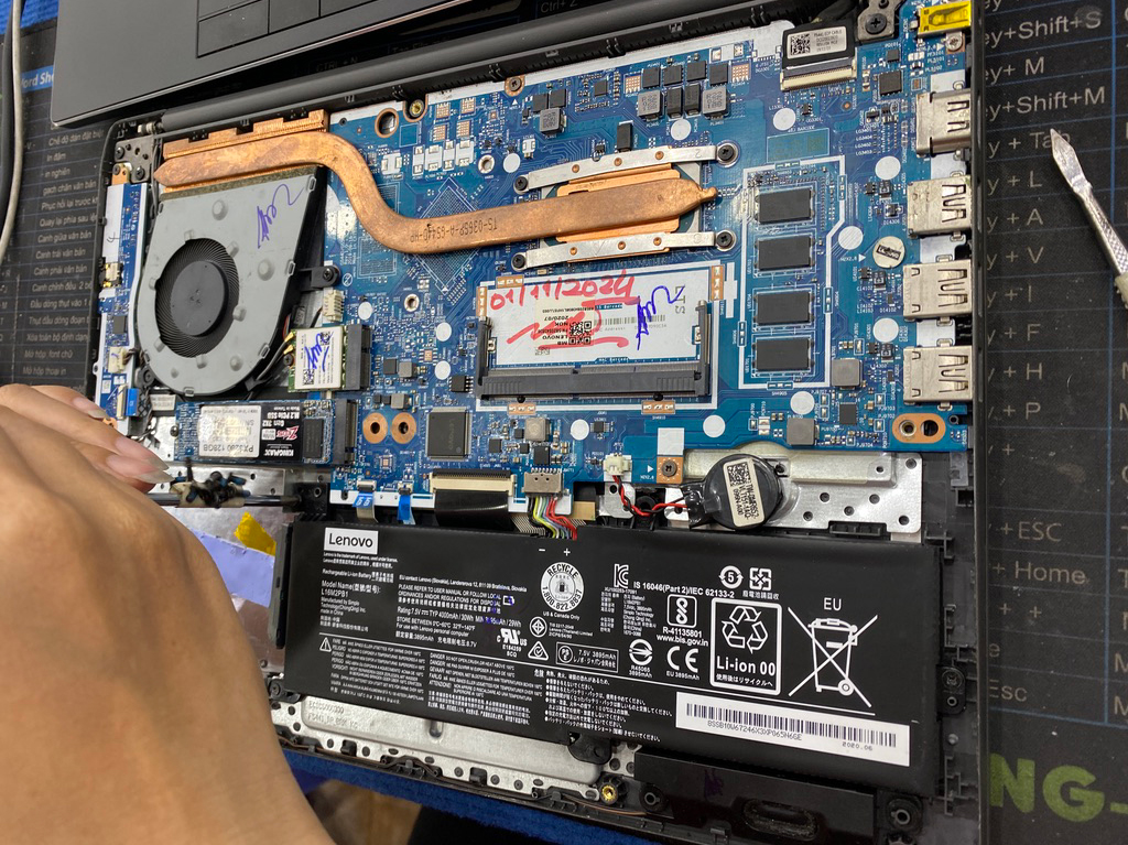 thay pin laptop tại nh&agrave; tại quận 3